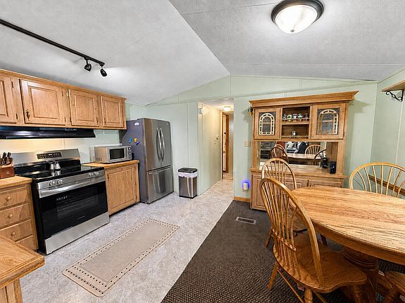 4th image of 2242 Birch Dr