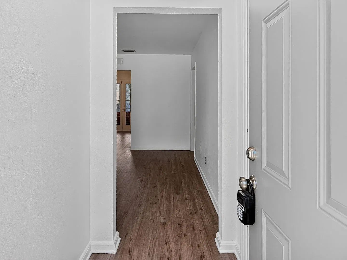 Spacious 3-Bedroom Home in Arlington! — Photo 2