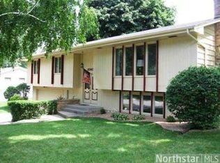 3040 Pine Ridge Dr, Eagan, MN 55121