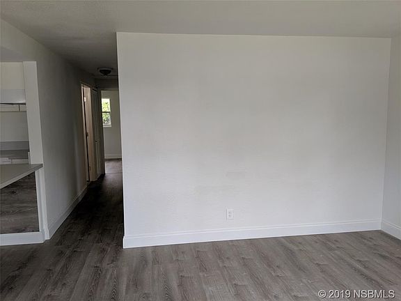 3rd image of 1404 Primrose Ln