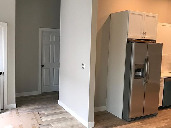 4th image of 4435 McClintock St