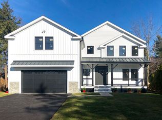 31 Melody Ln, Fairfield, CT 06824