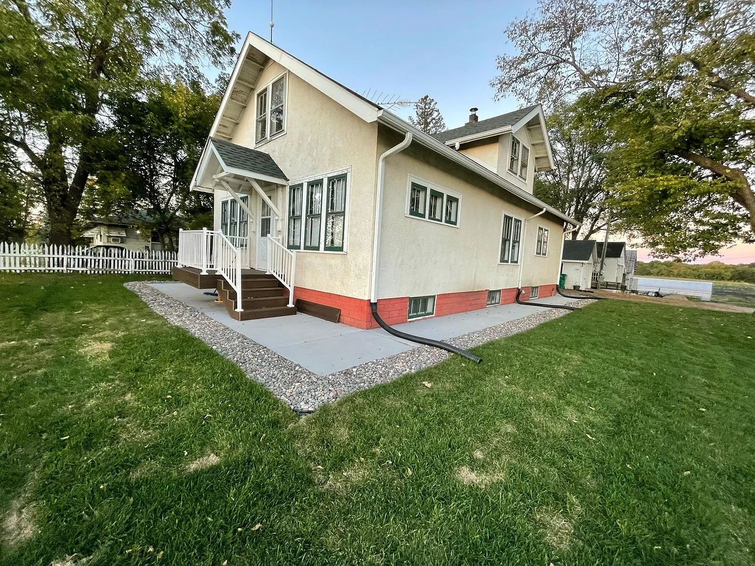 3 bed, 2.5 bath, 2500 sqft, $2,600 — Photo 2