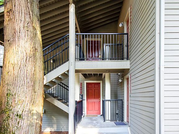 2nd image of 14607 NE 81st St