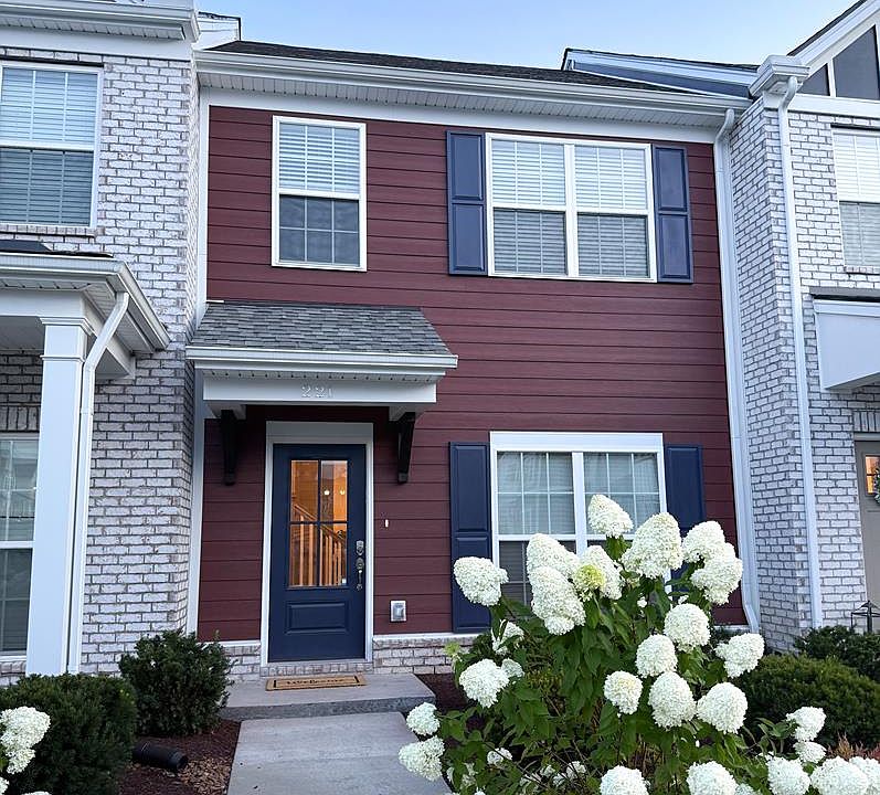 1st image of 221 Holywell Dr