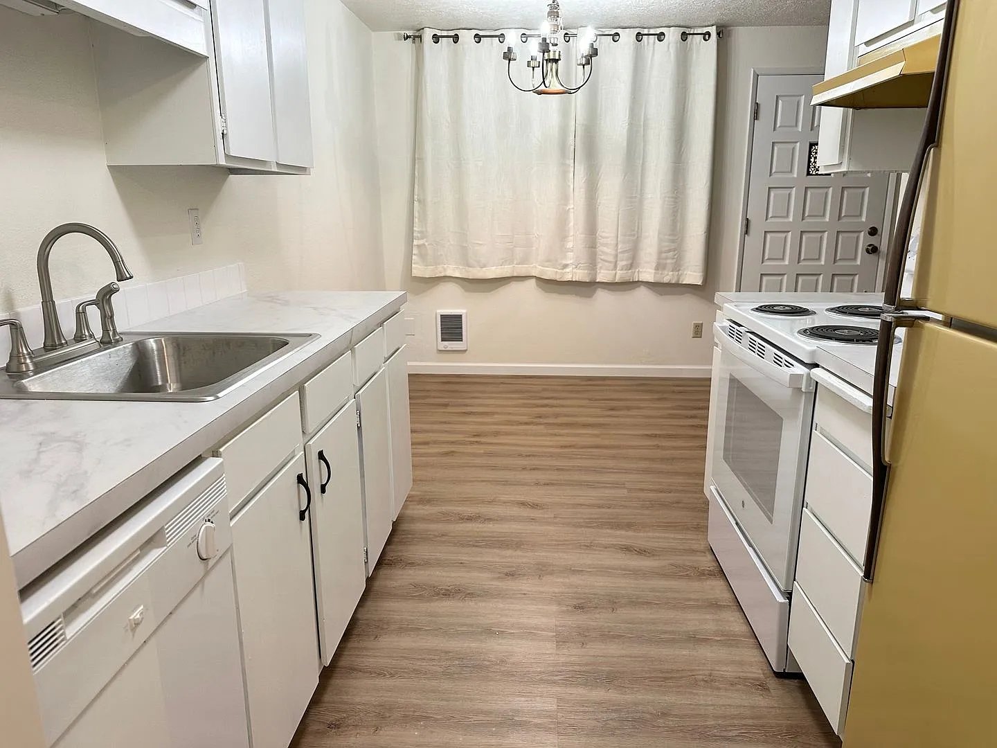2 Bedroom Duplex Off Oleson Road! — Photo 3
