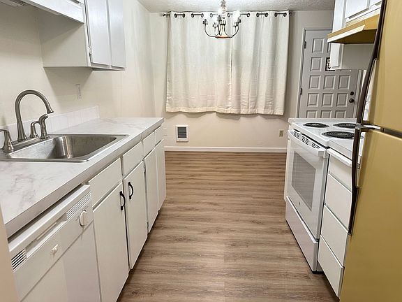 3rd image of 6055 SW 68th Ct