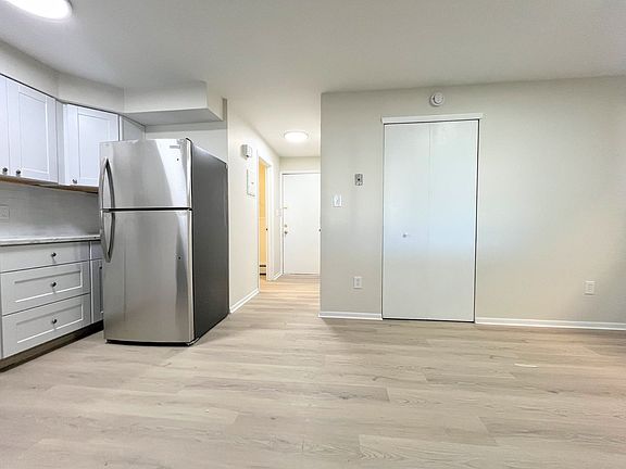 4th image of 216 Robert Dr APT 2