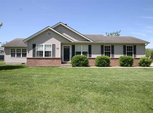 1414 Lynn St, Highland, IL 62249