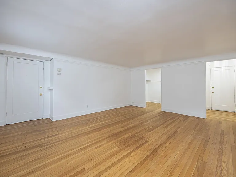 De Selm Apartments | Vintage Architecture with Fresh Modern Interiors — Photo 16