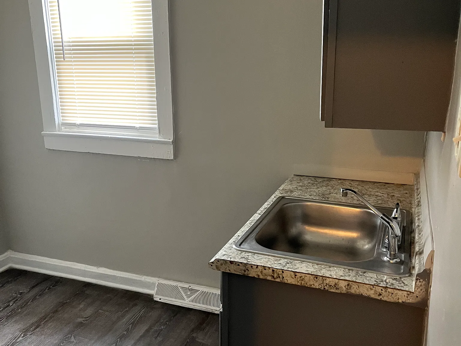 2 bed, 450 sqft, $950 — Photo 3