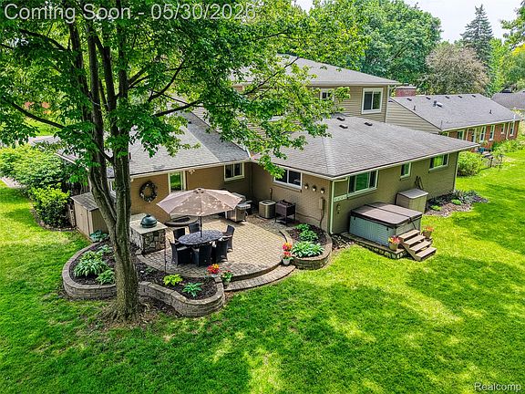 5th image of 2172 Devonshire Rd