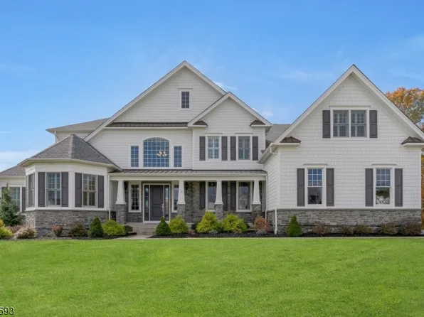 16 Holmhill Cir, Franklin Lakes Boro, NJ 07417