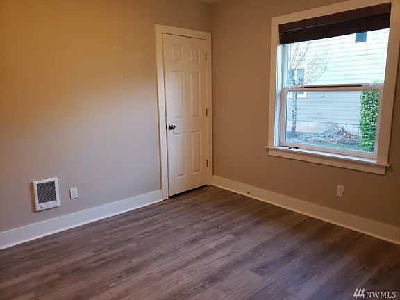 5th image of 411 1/2 W Grove St