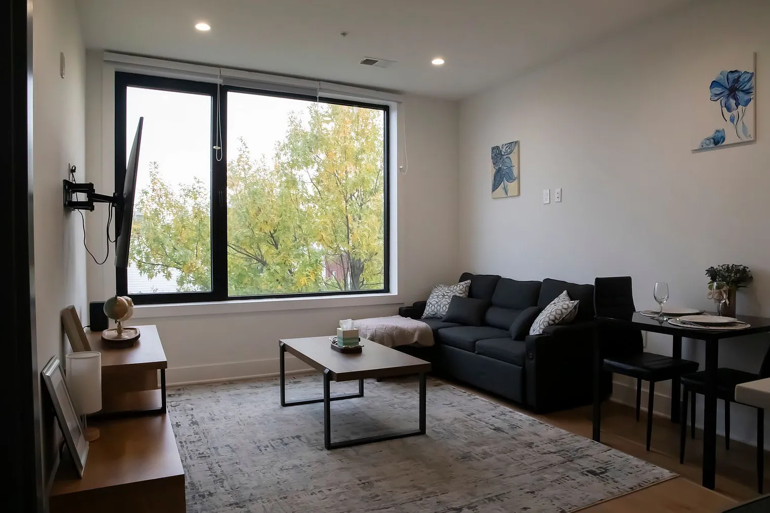 1 bed, 1.0 bath, 581 sqft, $2,966 — Photo 1