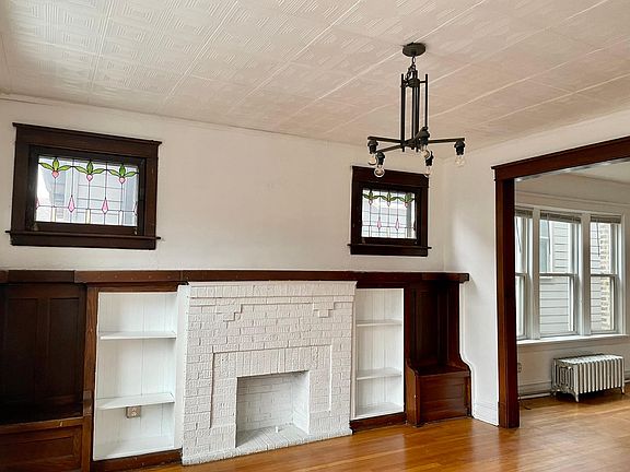 3rd image of 2419 N Maplewood Ave #2