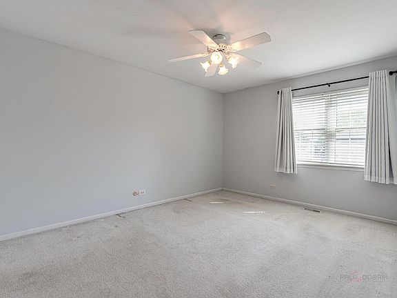 3rd image of 38 Fernwood Ct