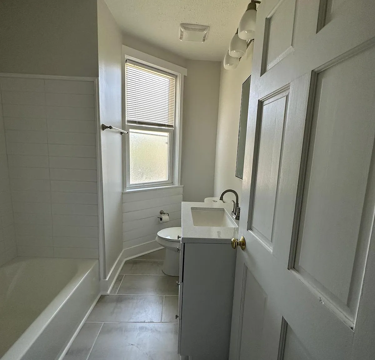 2 bed, $1,870 — Photo 2