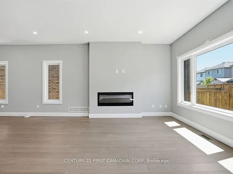 2775 Oriole Dr #UPPER — Photo 8