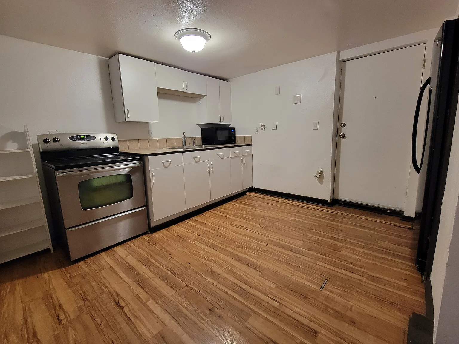 Studio, 700 sqft, $1,650 — Photo 4