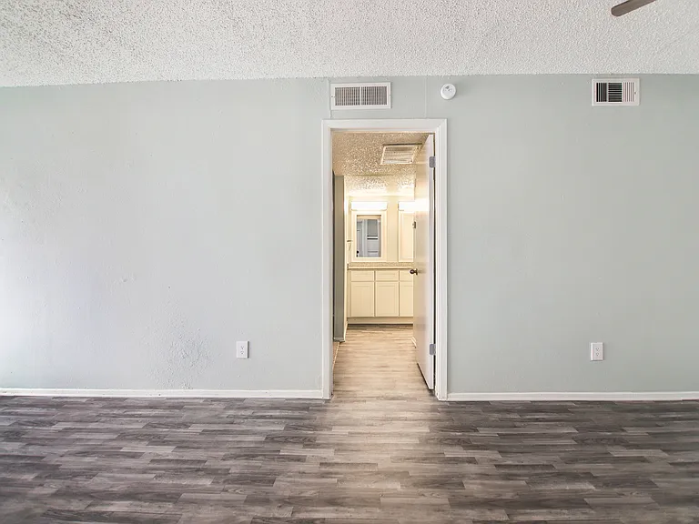 Rochelle Place — Photo 22