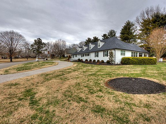 2nd image of 1009 Heritage Square Ct