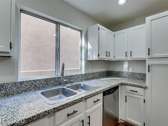 3rd image of 5608 Lago Ct