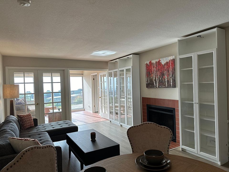 Wood burning fireplace in Living room.
Separate Solarium with daybed. Can be closed off with french doors for guests.