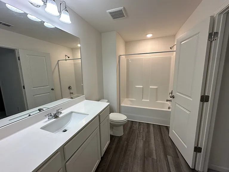 128 Swindon Dr — Photo 10