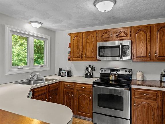 4th image of 47 Knoll Pl #C