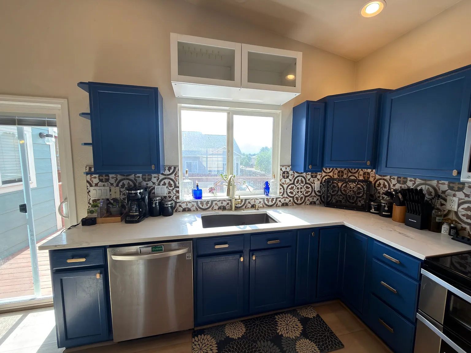 3 bed, 2056 sqft, $3,400 — Photo 4