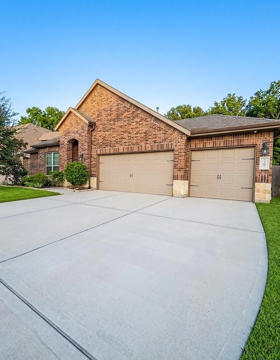 4 bed, 3.5 bath, 2642 sqft, $2,800 — Photo 2