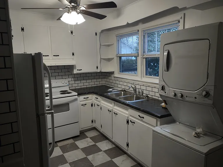 402 N Main St — Photo 18