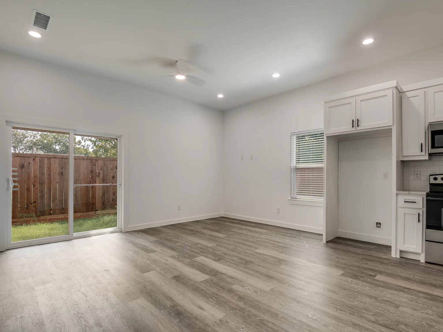 3305 Mineola St, Greenville TX 75401 - A — Photo 3