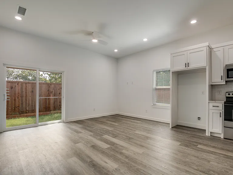 3305 Mineola St #A — Photo 3