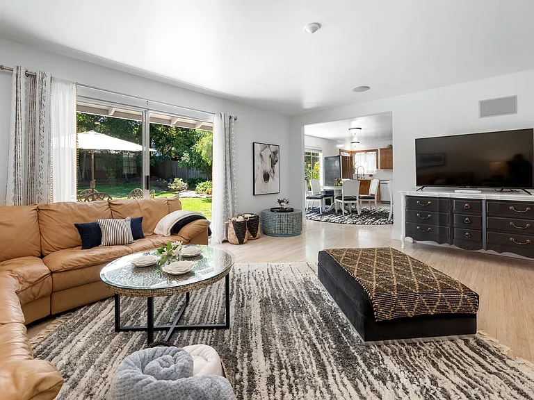 2035 El Prado St — Photo 8