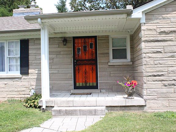2nd image of 1713 Hawthorne Ln