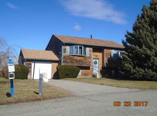 54 Swan Dr, Middletown, RI 02842