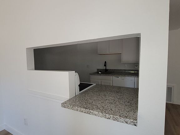 4th image of 846 Esconditas Pl