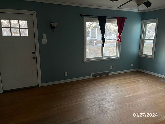 4th image of 3110 N Walnut St