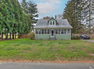 9 Cross Path Rd, Northampton, MA 01060