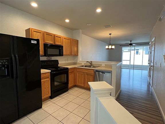 5th image of 4480 SW 49th Ave