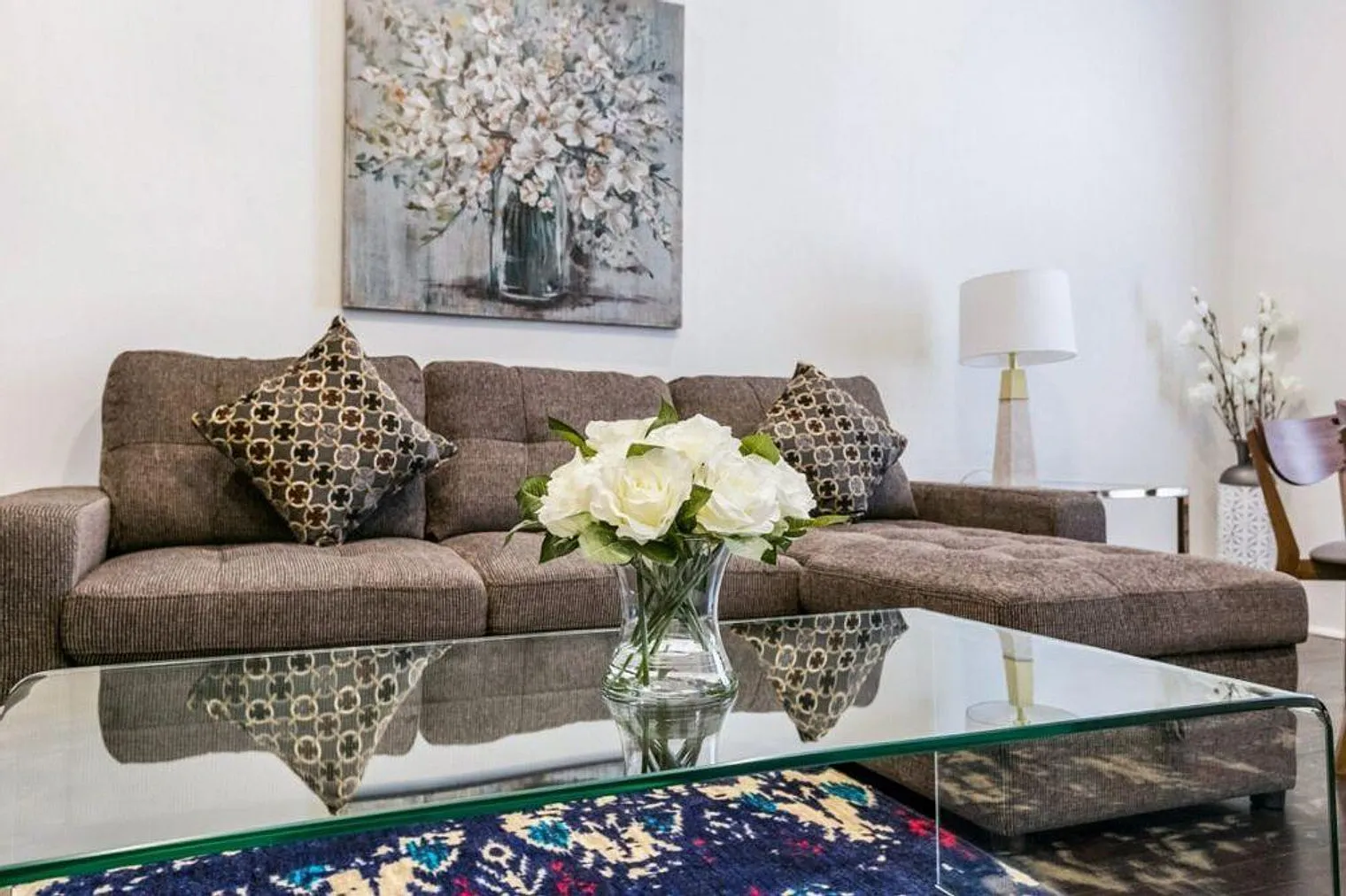 1 bed, 1.0 bath, 699 sqft, $3,933 — Photo 2