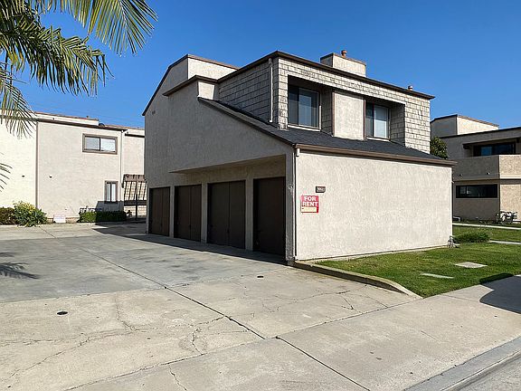 Driveway w/ 1-car garages