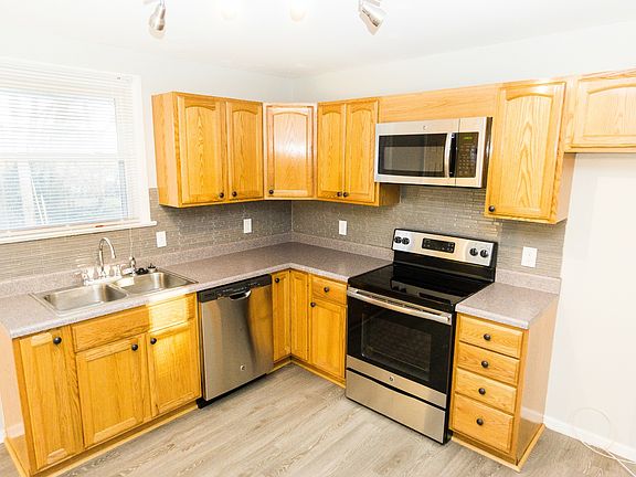 3rd image of 124 Bayview Dr