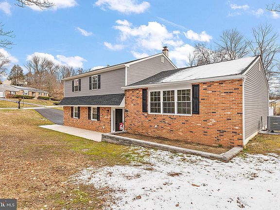 2nd image of 1770 Hillcrest Ln