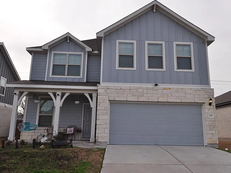 1717 T H Johnson Dr — Photo 1