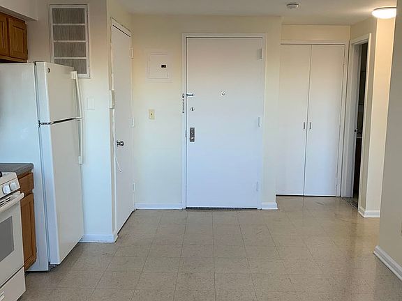 5th image of 1665 Bedford Ave #3F