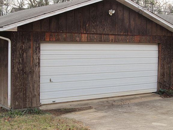 3rd image of 1504 Charles Dr
