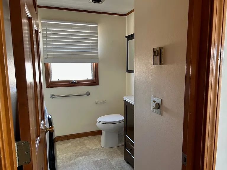 190 Kings Hwy — Photo 16